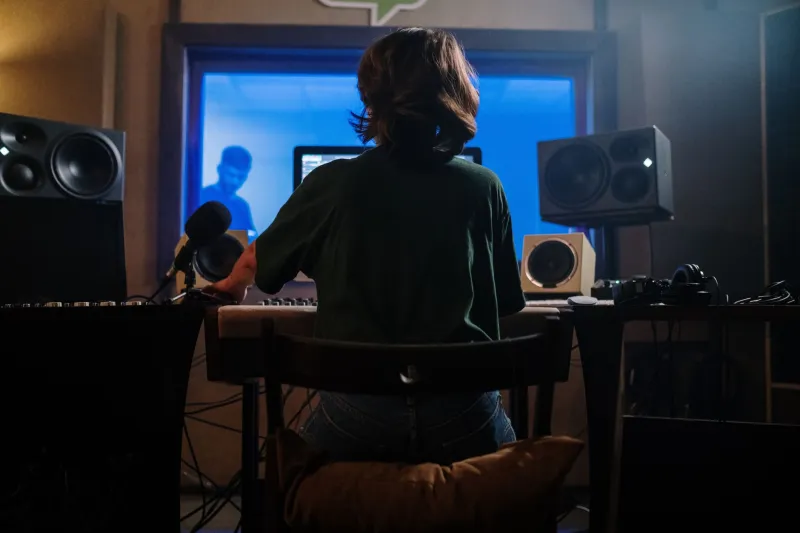 Hands Down: How Human Claps Became the Hottest Drum Machine in the Studio