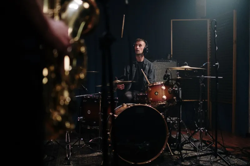 Playing in the Pocket: Why Studio Pros Are Trading the Click Track for Feel